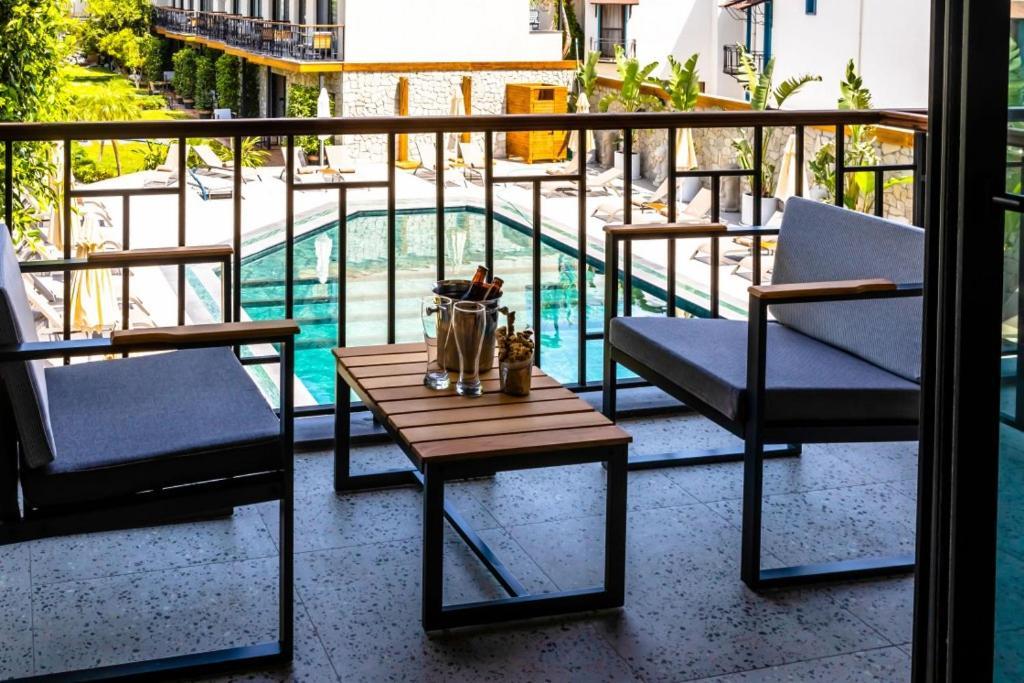 Suite Pool View