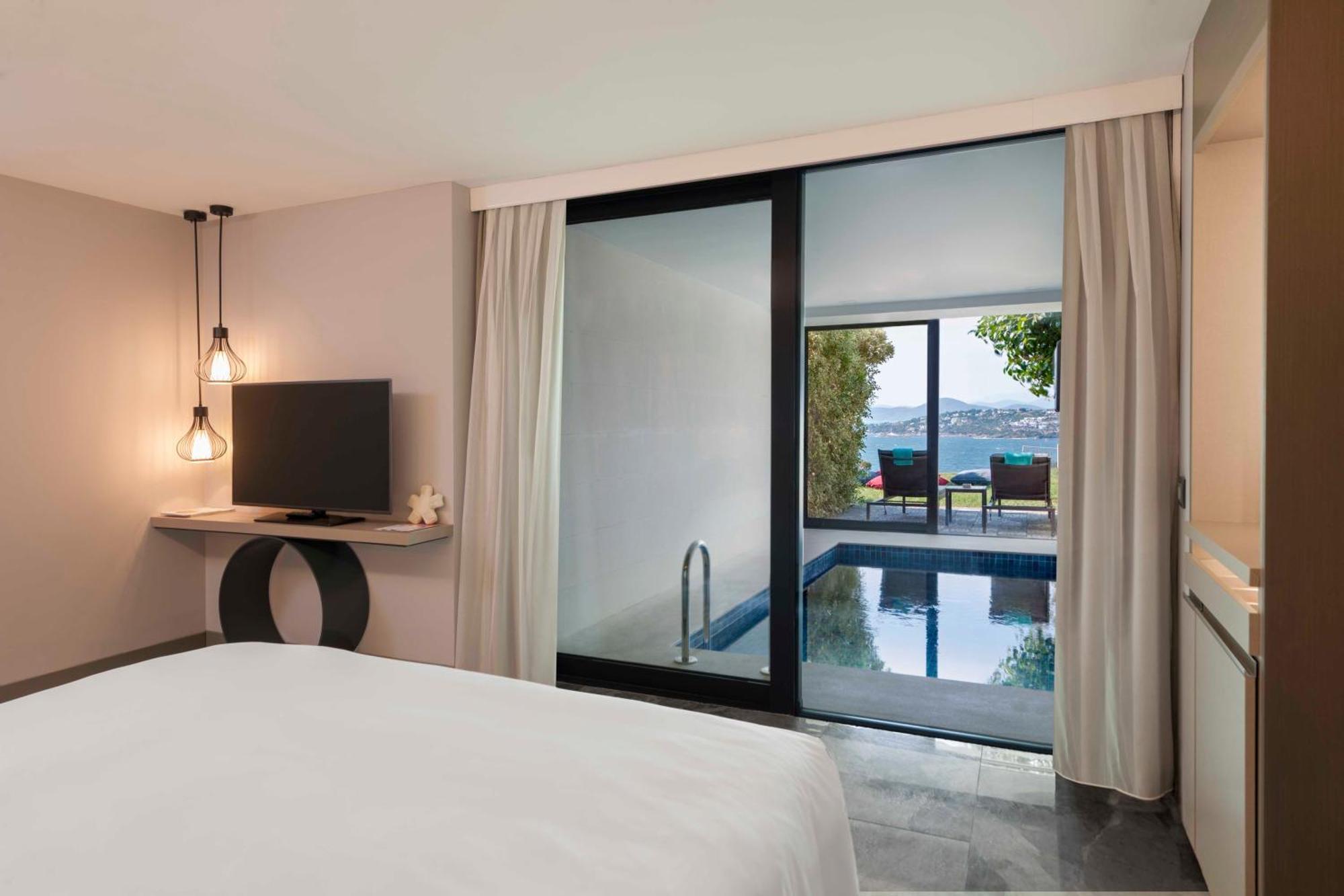 Indoor Pool Suite, 1 Bedroom Suite, 1 King, Sea view
