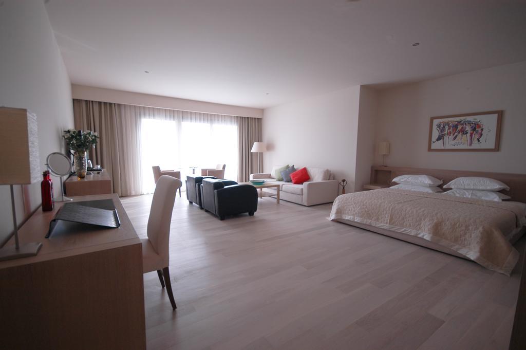 Honeymoon Suite,178039155:JPEG