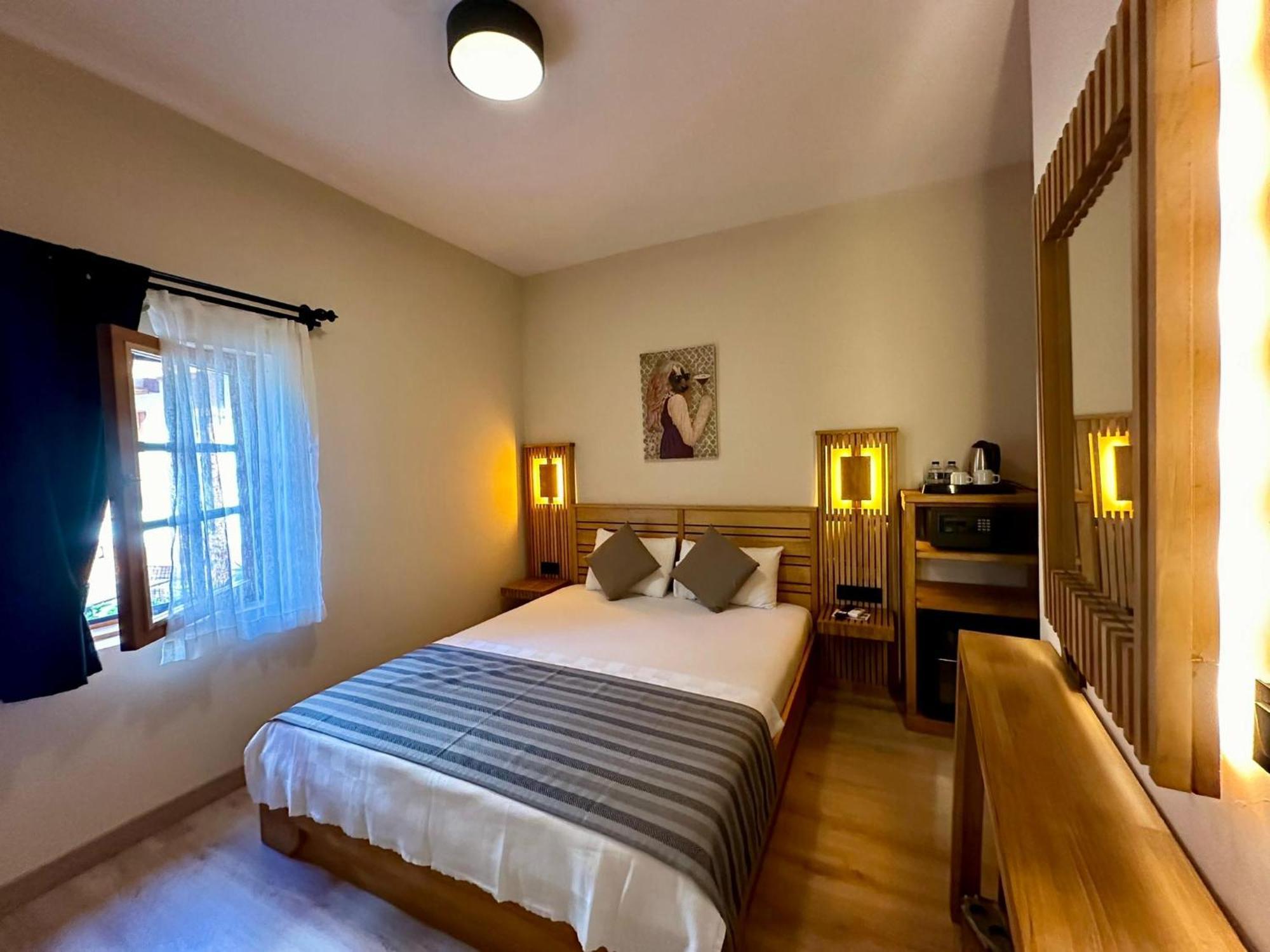 Deluxe Double Room,1599758613:JPEG