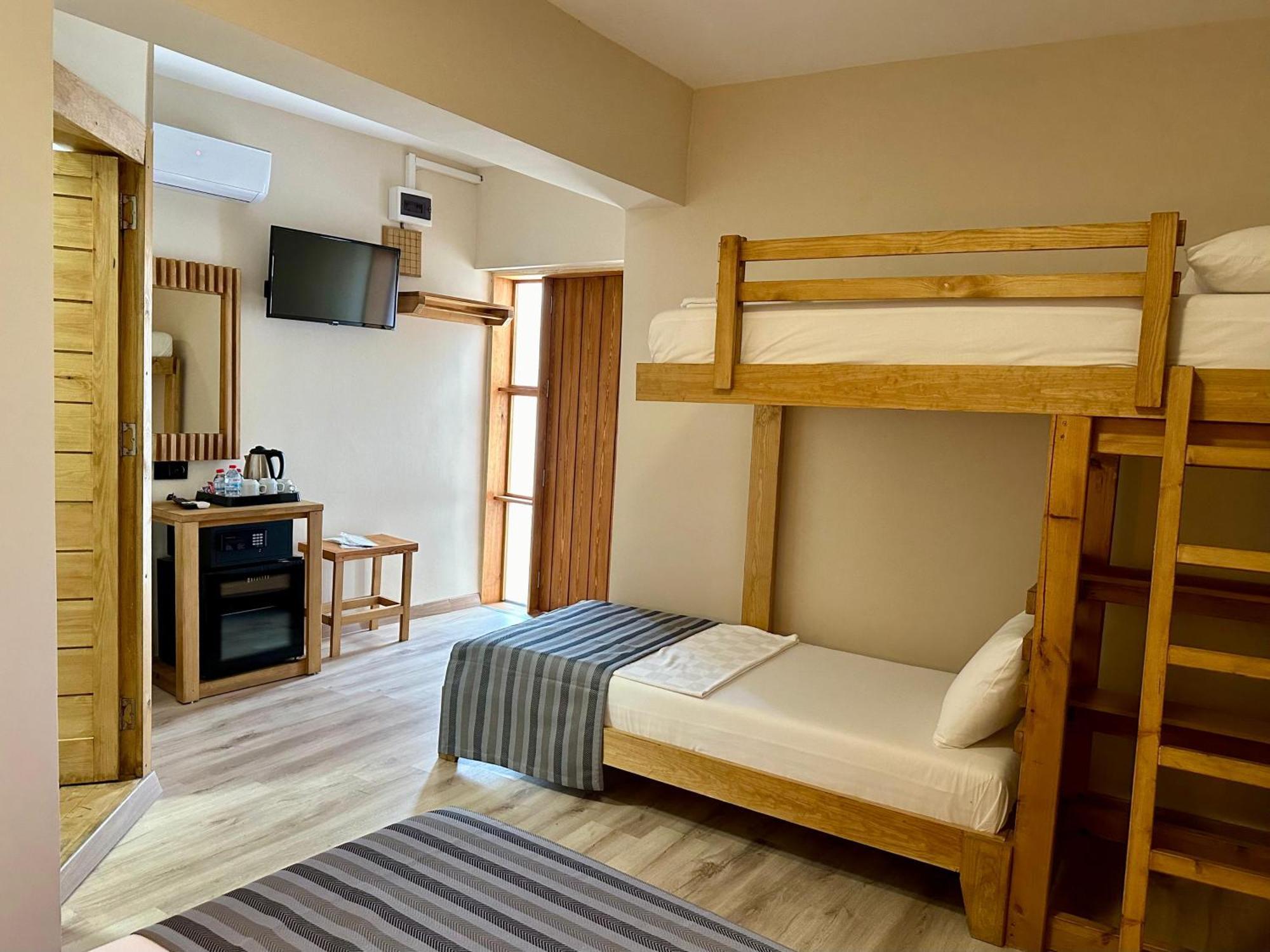 Quadruple Room,1599758774:JPEG