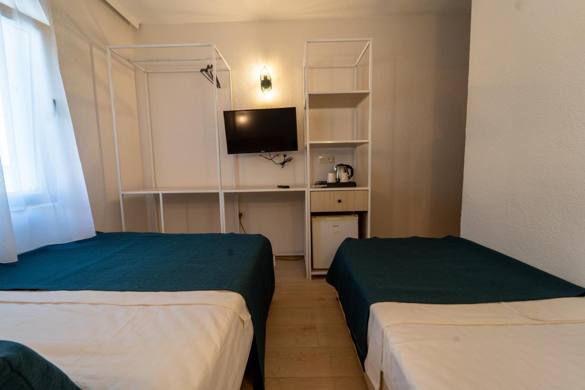 Üç Kişilik Oda - Şehir Manzaralı