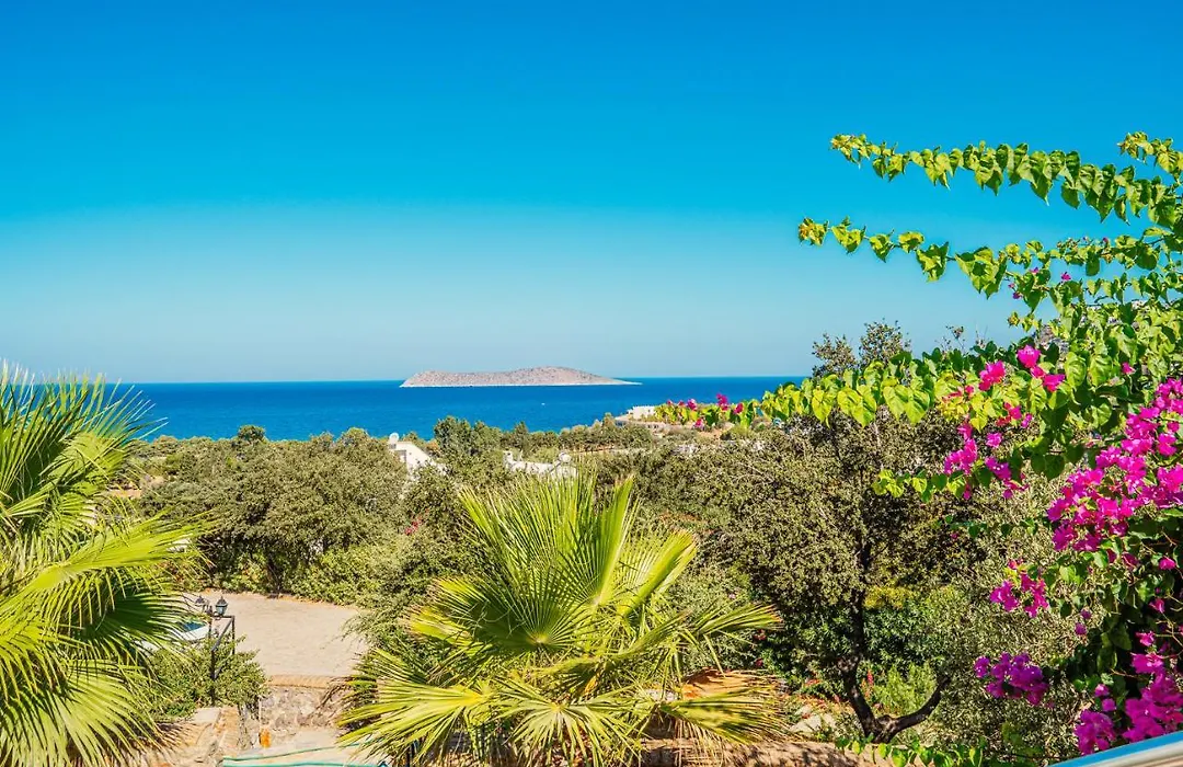 2 Bedroom House With A Fantastic View Of Guemuesluek-1