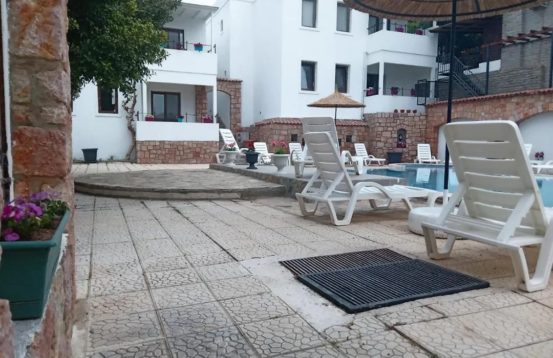 Central And Comfortable Apartment With Shared Pool Near Beach In Bodrum-1