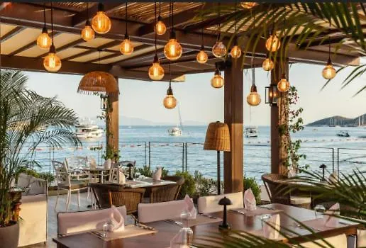 Ocean Front Super Lux Villa With Its Own Sandy Beach & Amenities-1