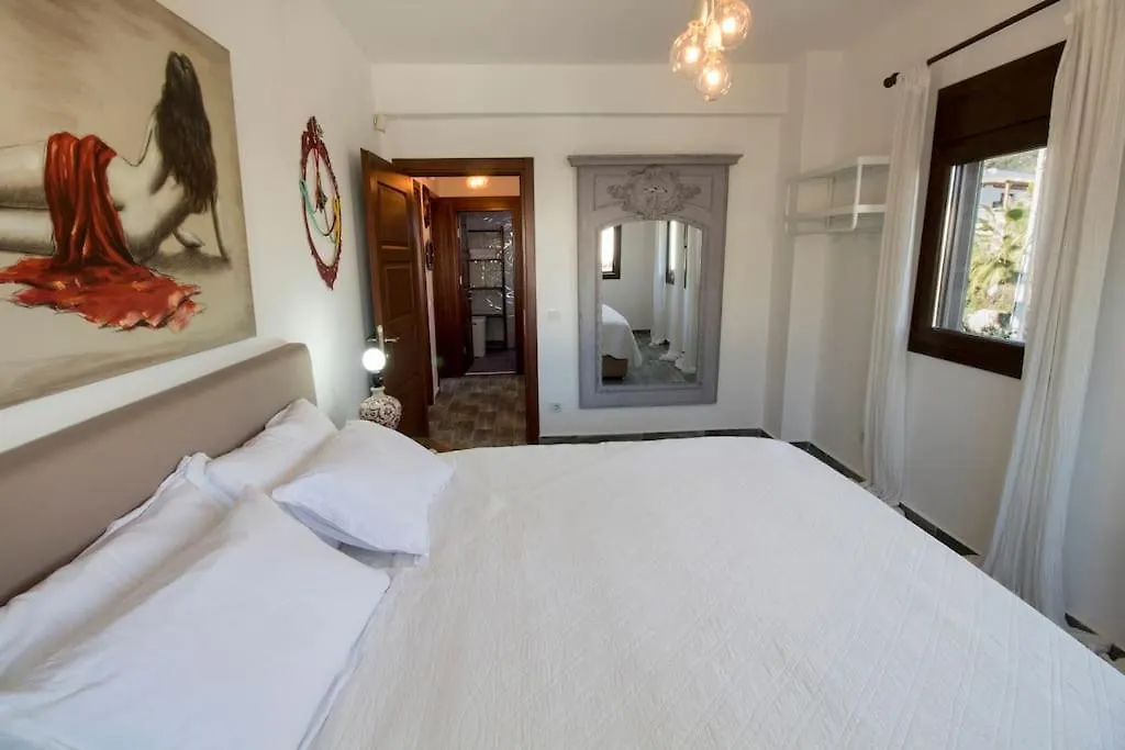 Enjoy 4Br Villa W/Magnificent View In Tuerkbuekue-1