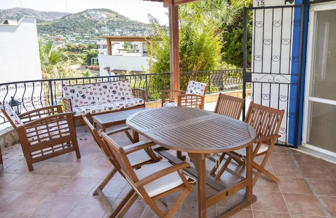 2 Bedroom House With Garden In The Heart Of Yalikavak-1