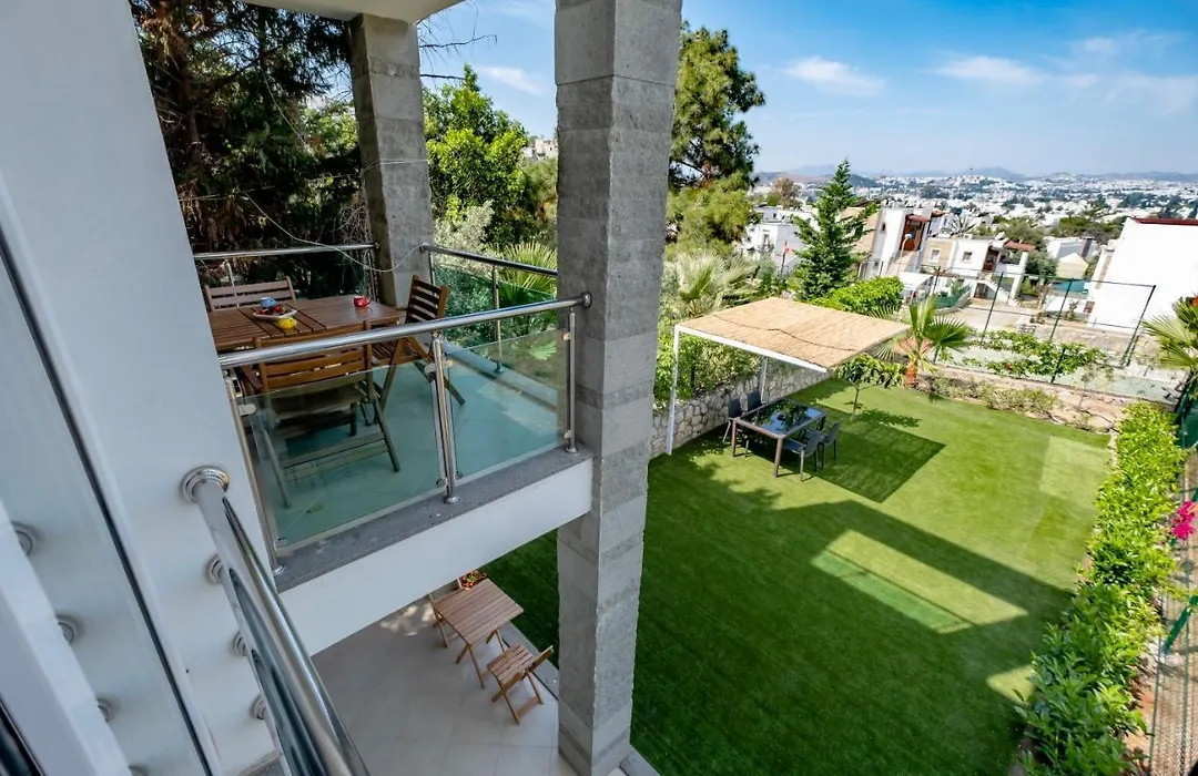 2+1 House In Bodrum Center With Sea View And Big Private Garden-1