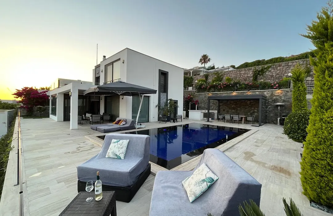 Villa Aylinda With Private Heated Pool-1