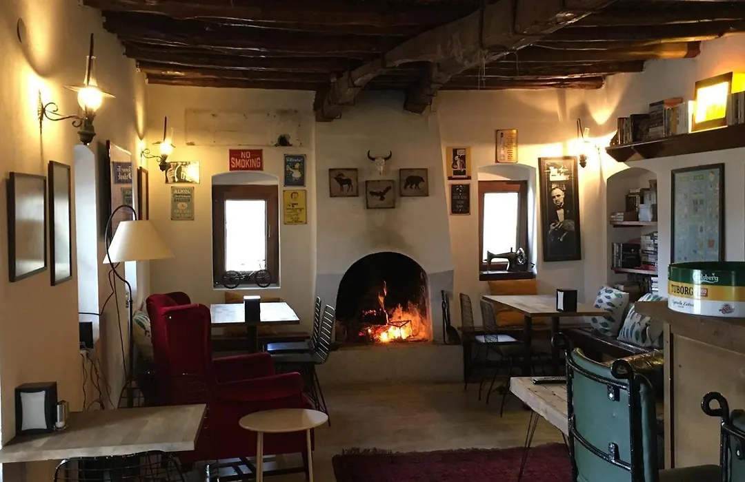 Kapi46 Hostel Pub&Kitchen-1