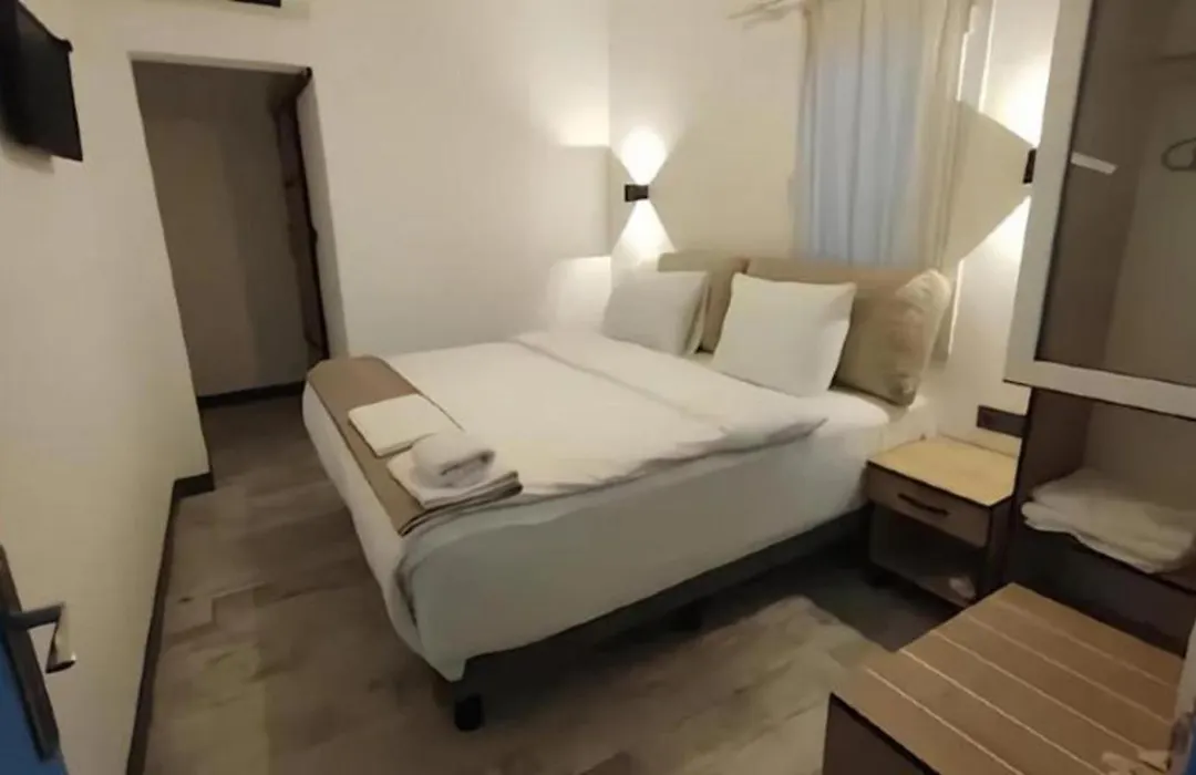 The Professor'S Hotel-1