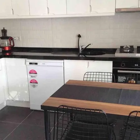 100 M To Beach, Entire Cozy Apartment With Patio-2