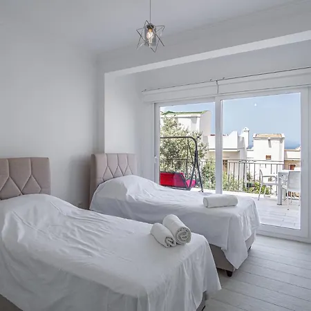 Spacious 3Br Family Villa With Private Beach-3
