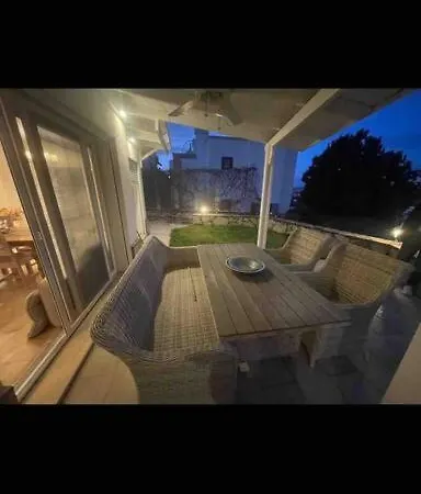 Havuz Olanagi Sunan Bahceli Villa-3