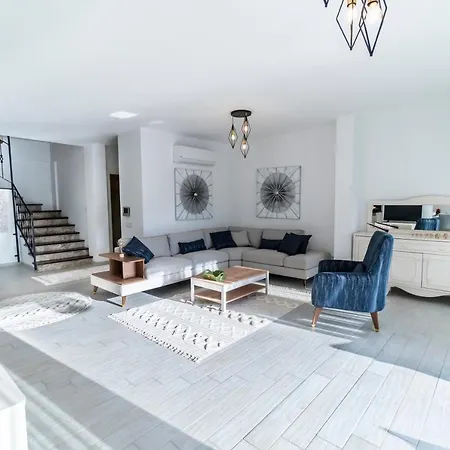 Contemporary Luxury Villa In Yalikavak Center-2