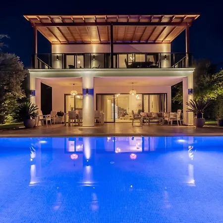 Contemporary Luxury Villa In Yalikavak Center-3