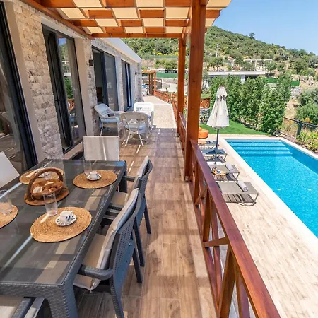 Oezel Havuzlu Ve Jakuzili Ultra Lueks Villa-2