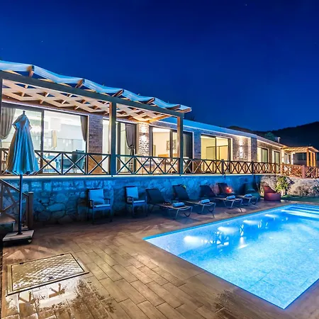 Oezel Havuzlu Ve Jakuzili Ultra Lueks Villa-3