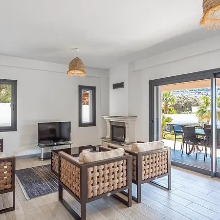 Excellent 3Br Villa With Private Pool Gmlk-3