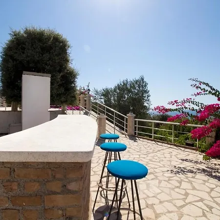 2 Bedroom House With A Fantastic View Of Gmlk-2