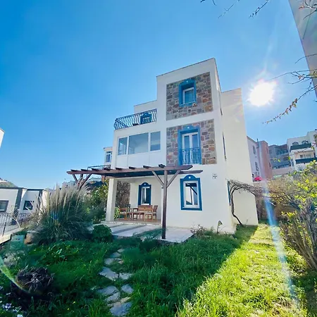 A Triplex With All Rooms Overlooking The Sea-3