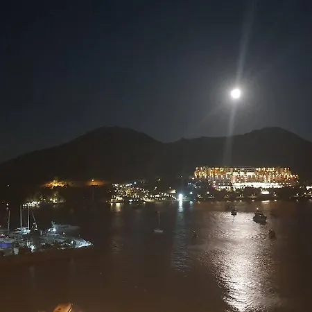 Bodrum'Da Denize Sifir Harika Manzarali Oezel Ev-2