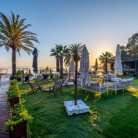 Moyo Luxury Hotel & Beach-2