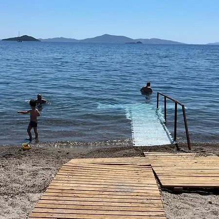 Bodrum-Turgutreis Merkezde Plaja 50 Metre Uzaklikta 1 Ve 2 Numarali Daireler-3